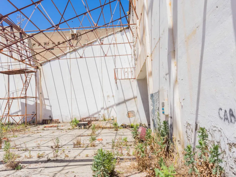Spacious industrial warehouse/storage facility located in one of the fastest-growing and most promising areas of Torremolinos. A versatile, well-positioned property offering multiple usage options, ideal for both owner-occupiers and investors.