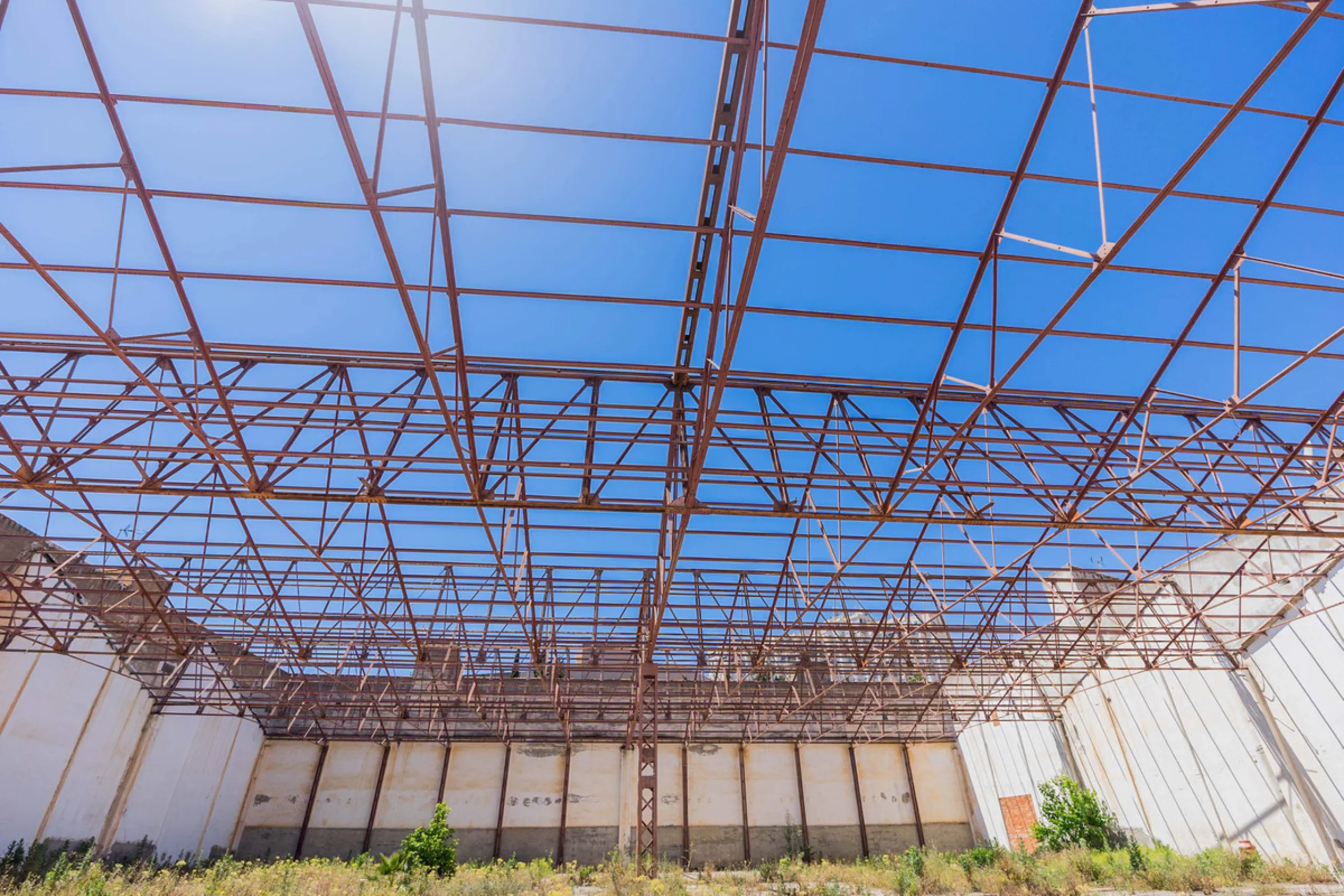 Spacious industrial warehouse/storage facility located in one of the fastest-growing and most promising areas of Torremolinos. A versatile, well-positioned property offering multiple usage options, ideal for both owner-occupiers and investors.