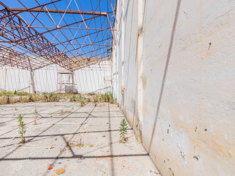 Spacious industrial warehouse/storage facility located in one of the fastest-growing and most promising areas of Torremolinos. A versatile, well-positioned property offering multiple usage options, ideal for both owner-occupiers and investors.