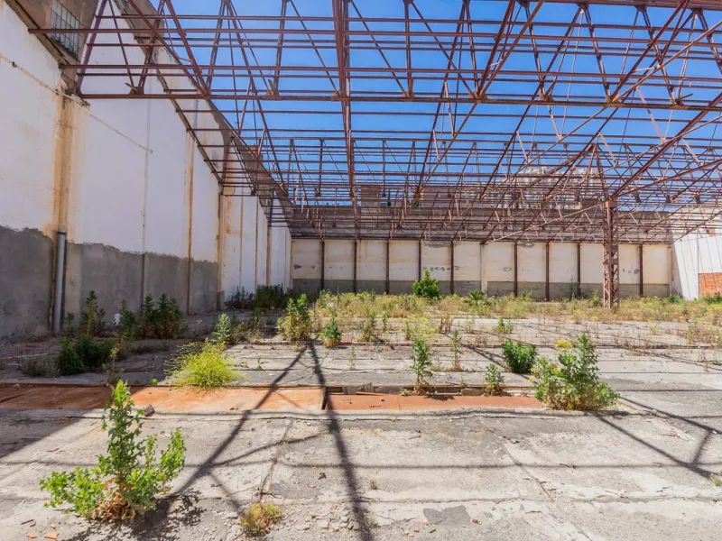 Spacious industrial warehouse/storage facility located in one of the fastest-growing and most promising areas of Torremolinos. A versatile, well-positioned property offering multiple usage options, ideal for both owner-occupiers and investors.