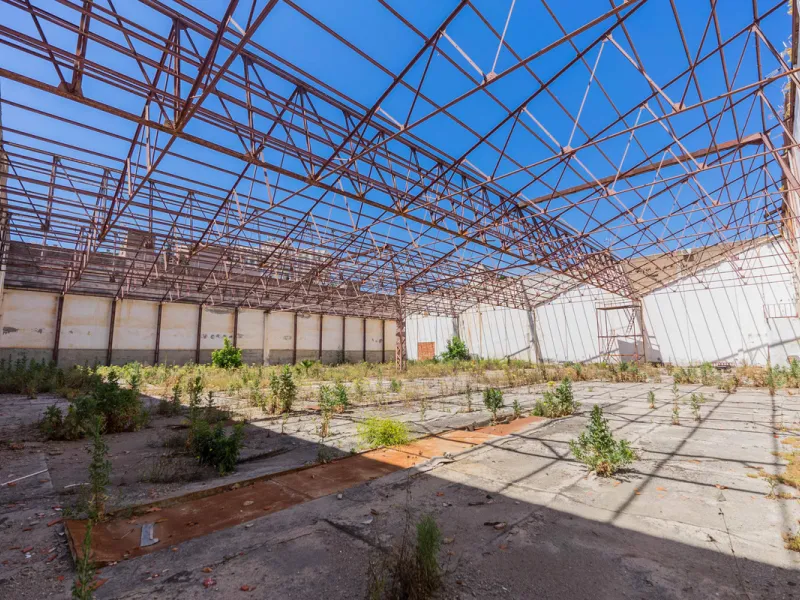 Spacious industrial warehouse/storage facility located in one of the fastest-growing and most promising areas of Torremolinos. A versatile, well-positioned property offering multiple usage options, ideal for both owner-occupiers and investors.