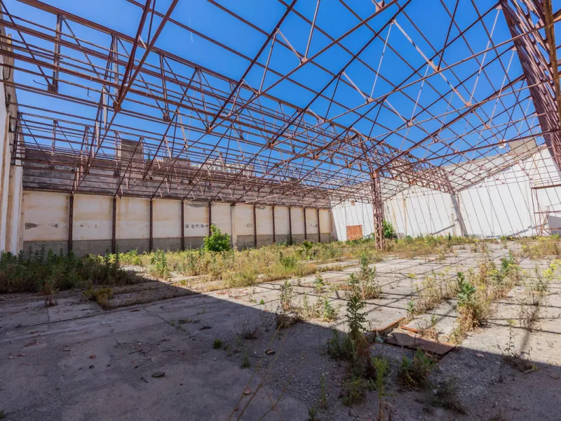 Spacious industrial warehouse/storage facility located in one of the fastest-growing and most promising areas of Torremolinos. A versatile, well-positioned property offering multiple usage options, ideal for both owner-occupiers and investors.