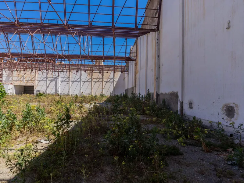 Spacious industrial warehouse/storage facility located in one of the fastest-growing and most promising areas of Torremolinos. A versatile, well-positioned property offering multiple usage options, ideal for both owner-occupiers and investors.