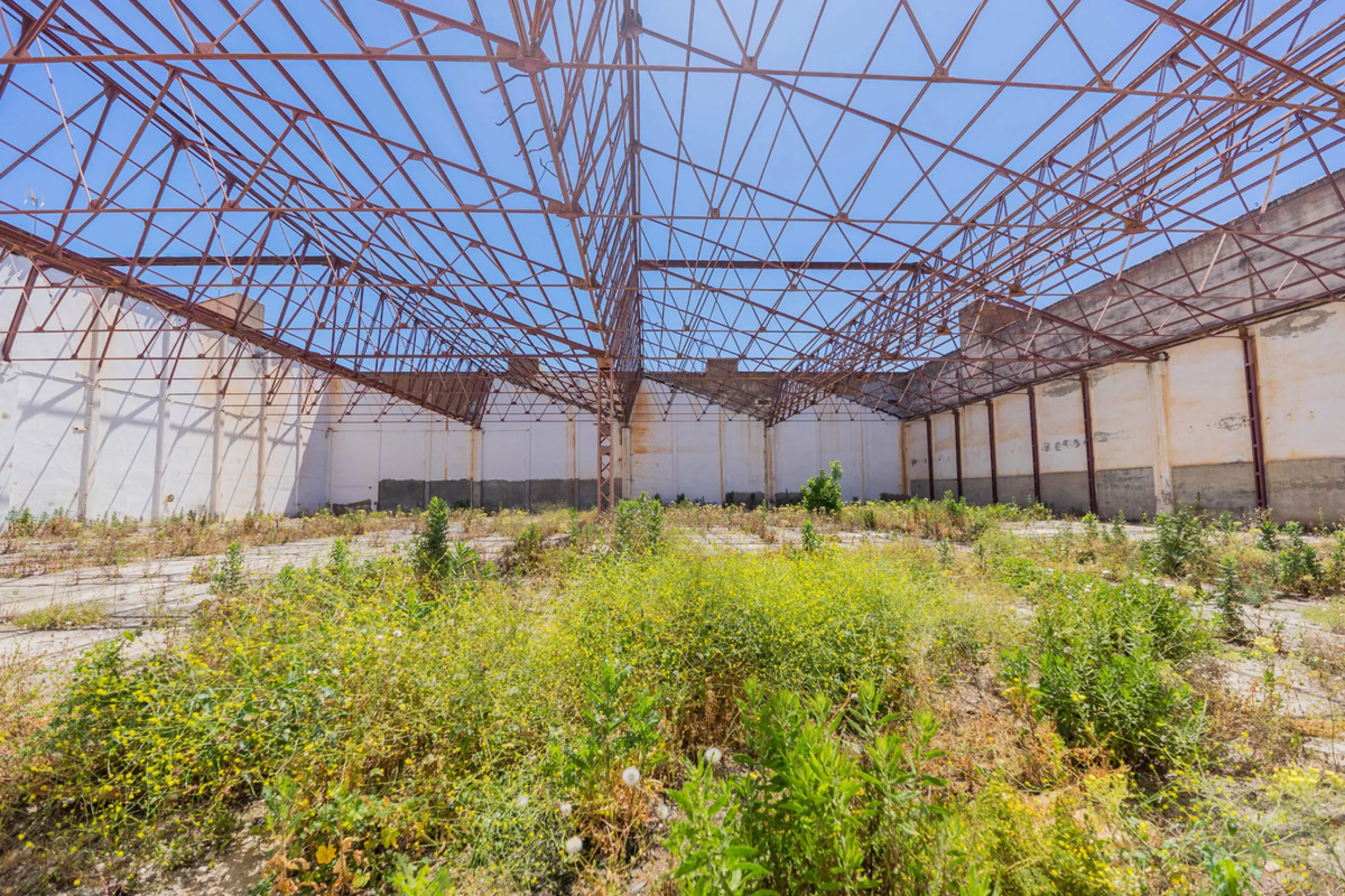 Spacious industrial warehouse/storage facility located in one of the fastest-growing and most promising areas of Torremolinos. A versatile, well-positioned property offering multiple usage options, ideal for both owner-occupiers and investors.