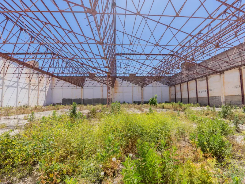 Spacious industrial warehouse/storage facility located in one of the fastest-growing and most promising areas of Torremolinos. A versatile, well-positioned property offering multiple usage options, ideal for both owner-occupiers and investors.