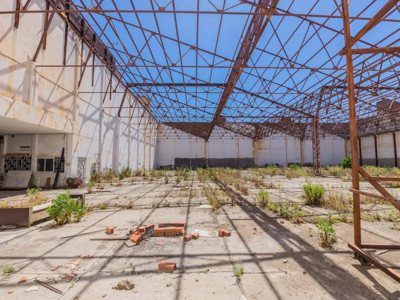 Spacious industrial warehouse/storage facility located in one of the fastest-growing and most promising areas of Torremolinos. A versatile, well-positioned property offering multiple usage options, ideal for both owner-occupiers and investors.