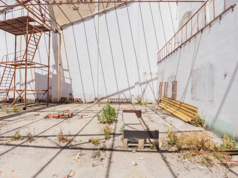 Spacious industrial warehouse/storage facility located in one of the fastest-growing and most promising areas of Torremolinos. A versatile, well-positioned property offering multiple usage options, ideal for both owner-occupiers and investors.