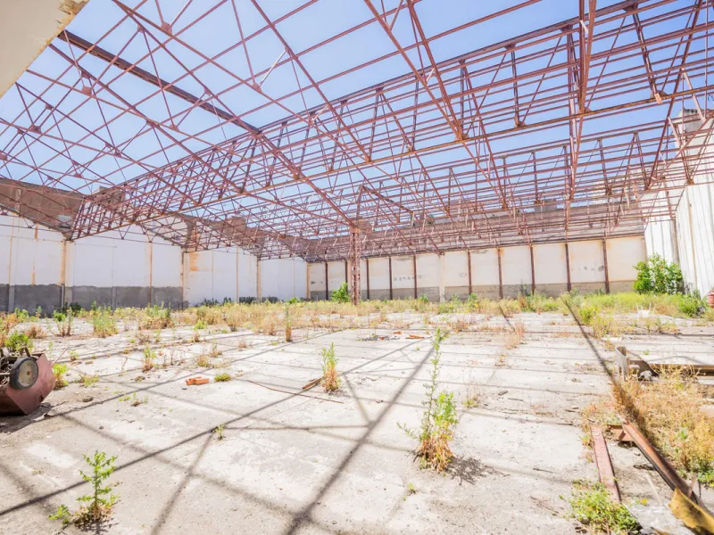 Spacious industrial warehouse/storage facility located in one of the fastest-growing and most promising areas of Torremolinos. A versatile, well-positioned property offering multiple usage options, ideal for both owner-occupiers and investors.