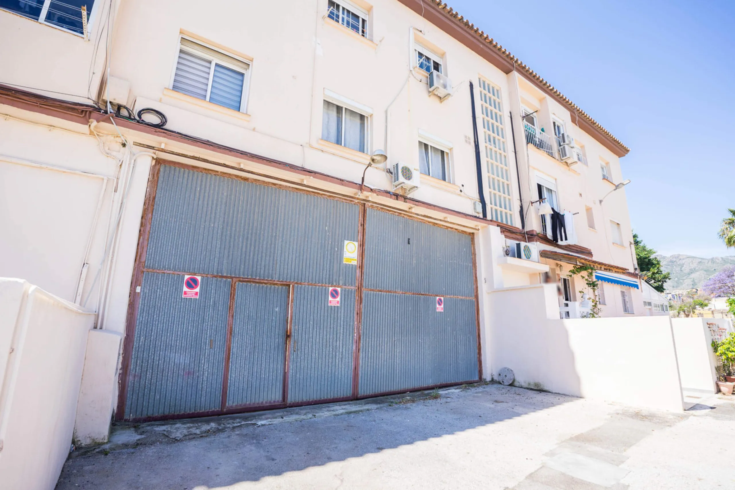 Spacious industrial warehouse/storage facility located in one of the fastest-growing and most promising areas of Torremolinos. A versatile, well-positioned property offering multiple usage options, ideal for both owner-occupiers and investors.