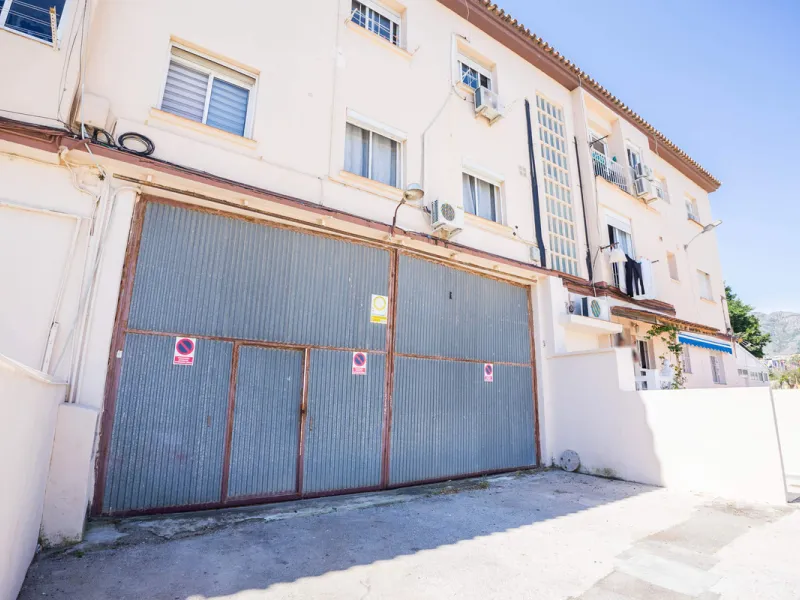 Spacious industrial warehouse/storage facility located in one of the fastest-growing and most promising areas of Torremolinos. A versatile, well-positioned property offering multiple usage options, ideal for both owner-occupiers and investors.