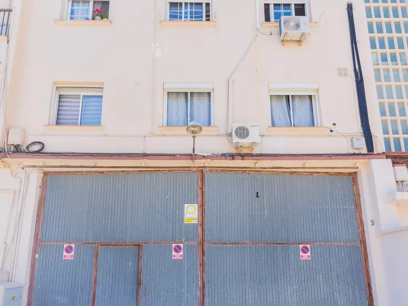 Spacious industrial warehouse/storage facility located in one of the fastest-growing and most promising areas of Torremolinos. A versatile, well-positioned property offering multiple usage options, ideal for both owner-occupiers and investors.