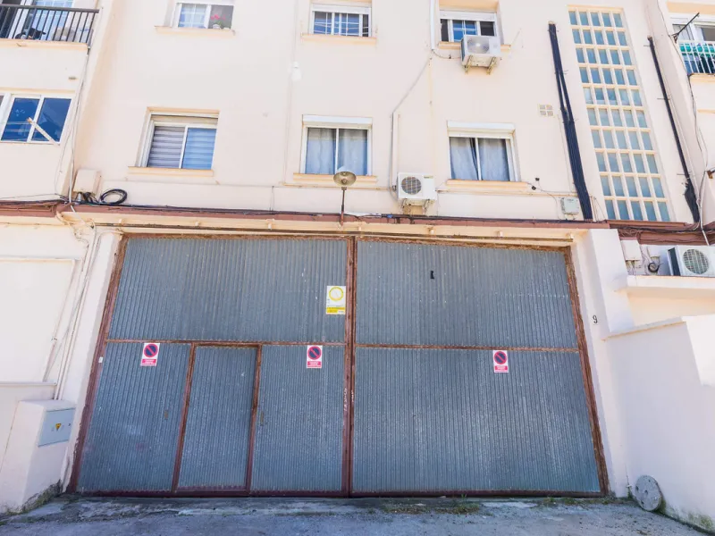 Spacious industrial warehouse/storage facility located in one of the fastest-growing and most promising areas of Torremolinos. A versatile, well-positioned property offering multiple usage options, ideal for both owner-occupiers and investors.