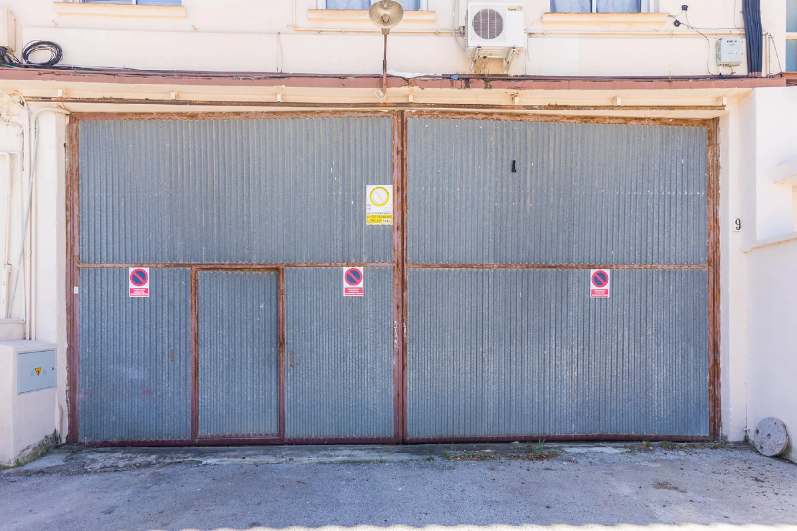 Spacious industrial warehouse/storage facility located in one of the fastest-growing and most promising areas of Torremolinos. A versatile, well-positioned property offering multiple usage options, ideal for both owner-occupiers and investors.
