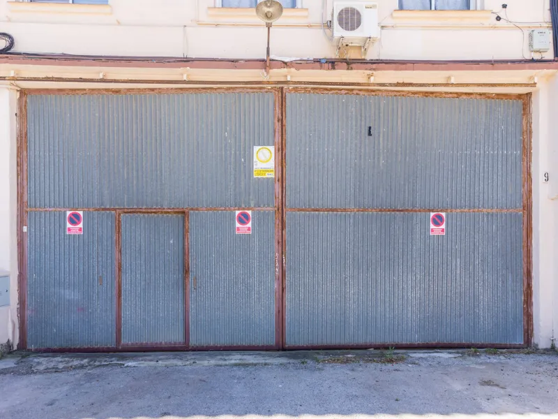 Spacious industrial warehouse/storage facility located in one of the fastest-growing and most promising areas of Torremolinos. A versatile, well-positioned property offering multiple usage options, ideal for both owner-occupiers and investors.