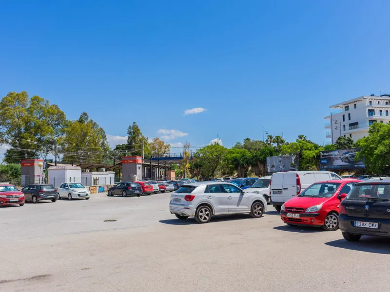 Spacious industrial warehouse/storage facility located in one of the fastest-growing and most promising areas of Torremolinos. A versatile, well-positioned property offering multiple usage options, ideal for both owner-occupiers and investors.
