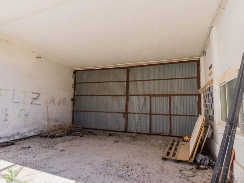 Spacious industrial warehouse/storage facility located in one of the fastest-growing and most promising areas of Torremolinos. A versatile, well-positioned property offering multiple usage options, ideal for both owner-occupiers and investors.