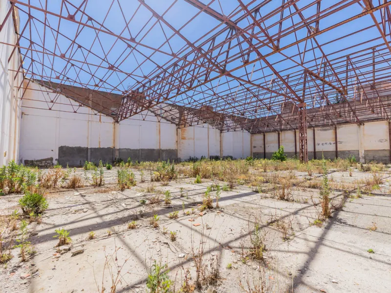 Spacious industrial warehouse/storage facility located in one of the fastest-growing and most promising areas of Torremolinos. A versatile, well-positioned property offering multiple usage options, ideal for both owner-occupiers and investors.