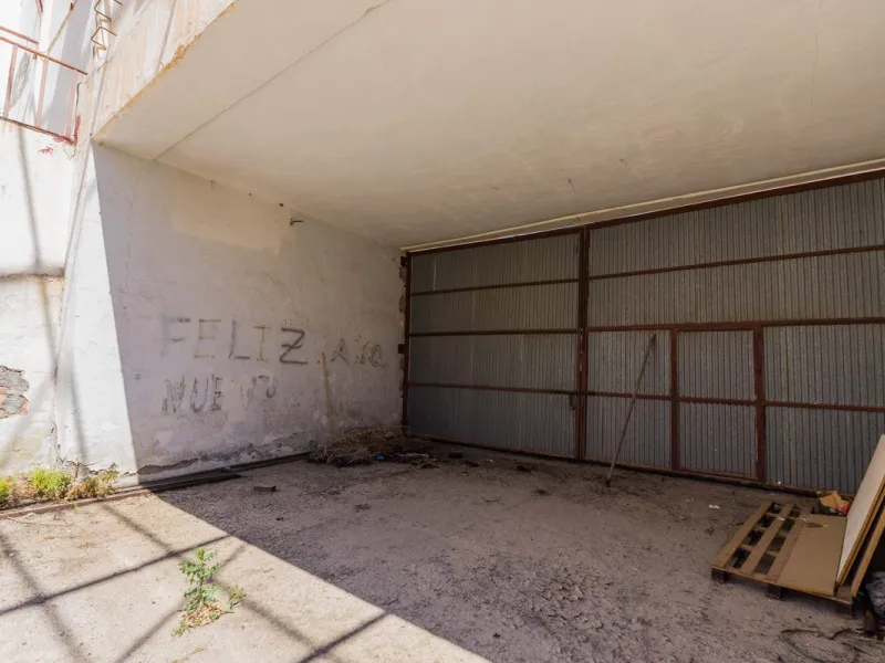 Spacious industrial warehouse/storage facility located in one of the fastest-growing and most promising areas of Torremolinos. A versatile, well-positioned property offering multiple usage options, ideal for both owner-occupiers and investors.