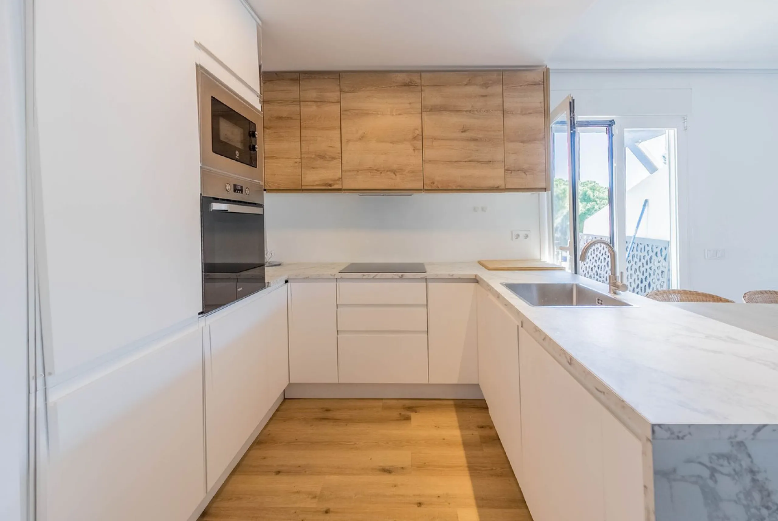 Semi-detached house on the second line of the beach in one of the most sought-after areas of Calahonda, within the municipality of Mijas.