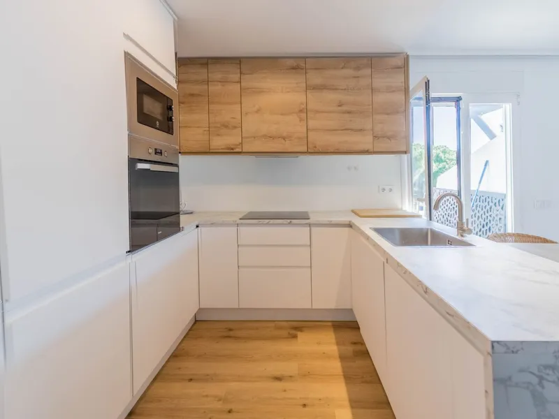Semi-detached house on the second line of the beach in one of the most sought-after areas of Calahonda, within the municipality of Mijas.