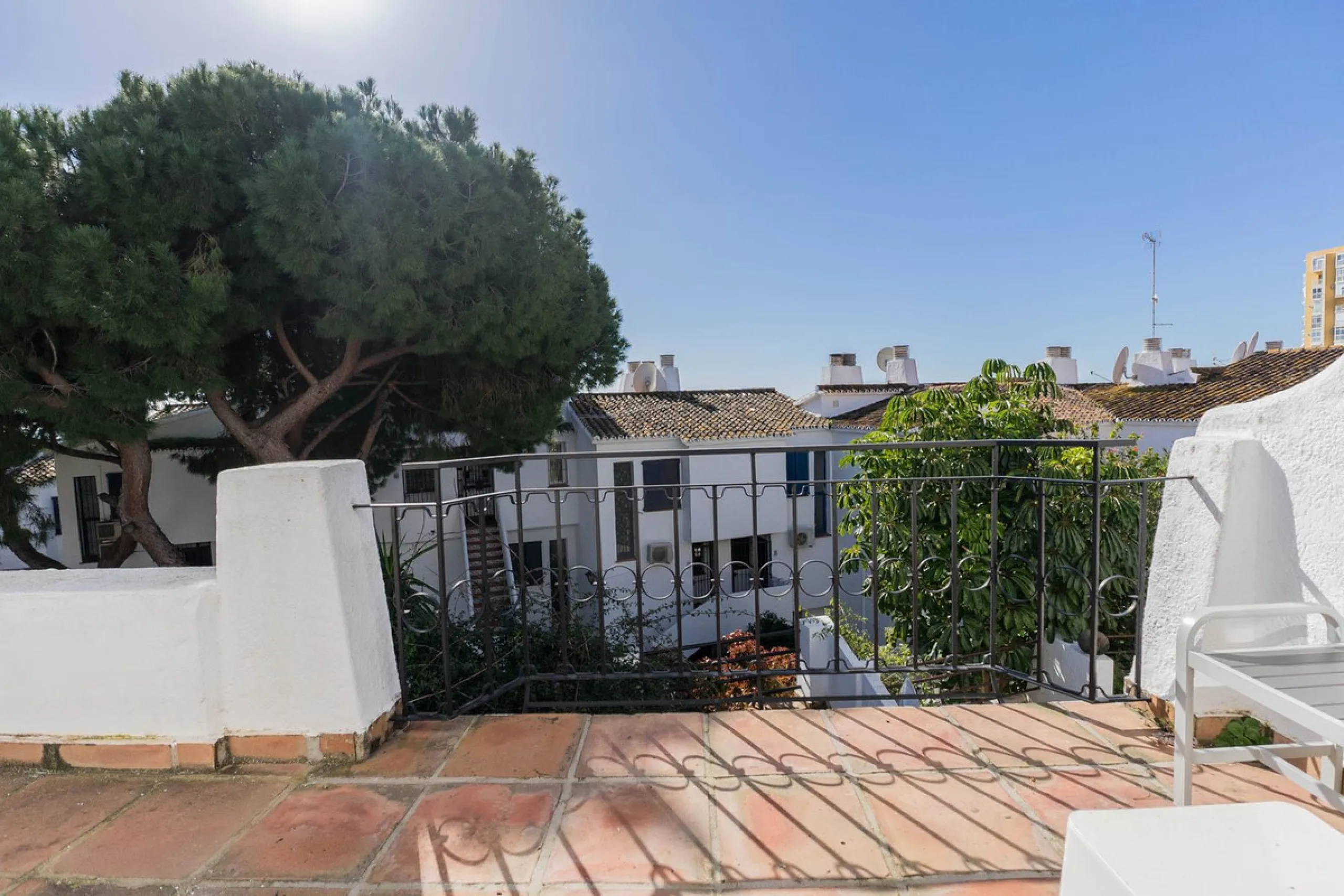 Semi-detached house on the second line of the beach in one of the most sought-after areas of Calahonda, within the municipality of Mijas.
