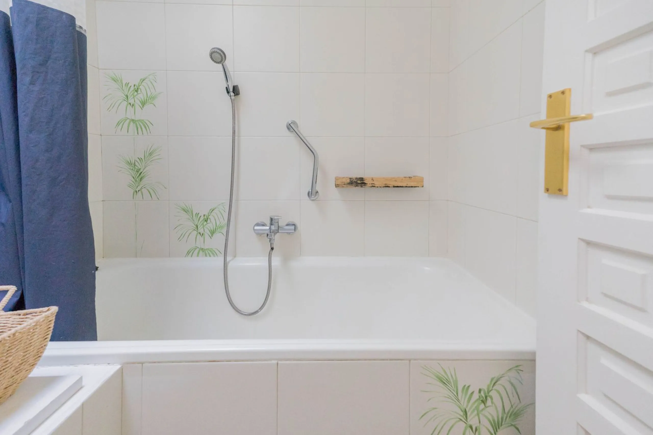 Semi-detached house on the second line of the beach in one of the most sought-after areas of Calahonda, within the municipality of Mijas.
