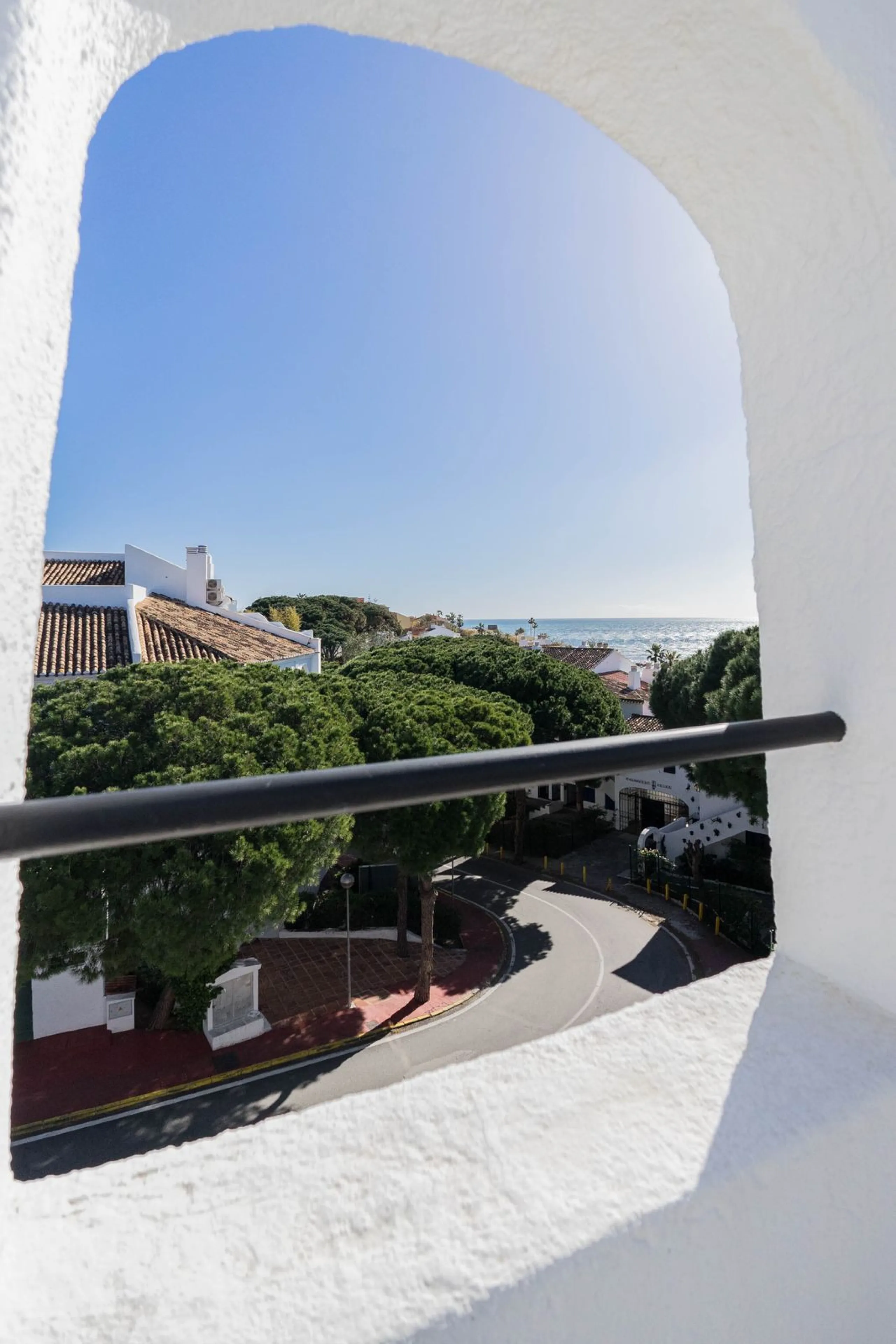 Semi-detached house on the second line of the beach in one of the most sought-after areas of Calahonda, within the municipality of Mijas.