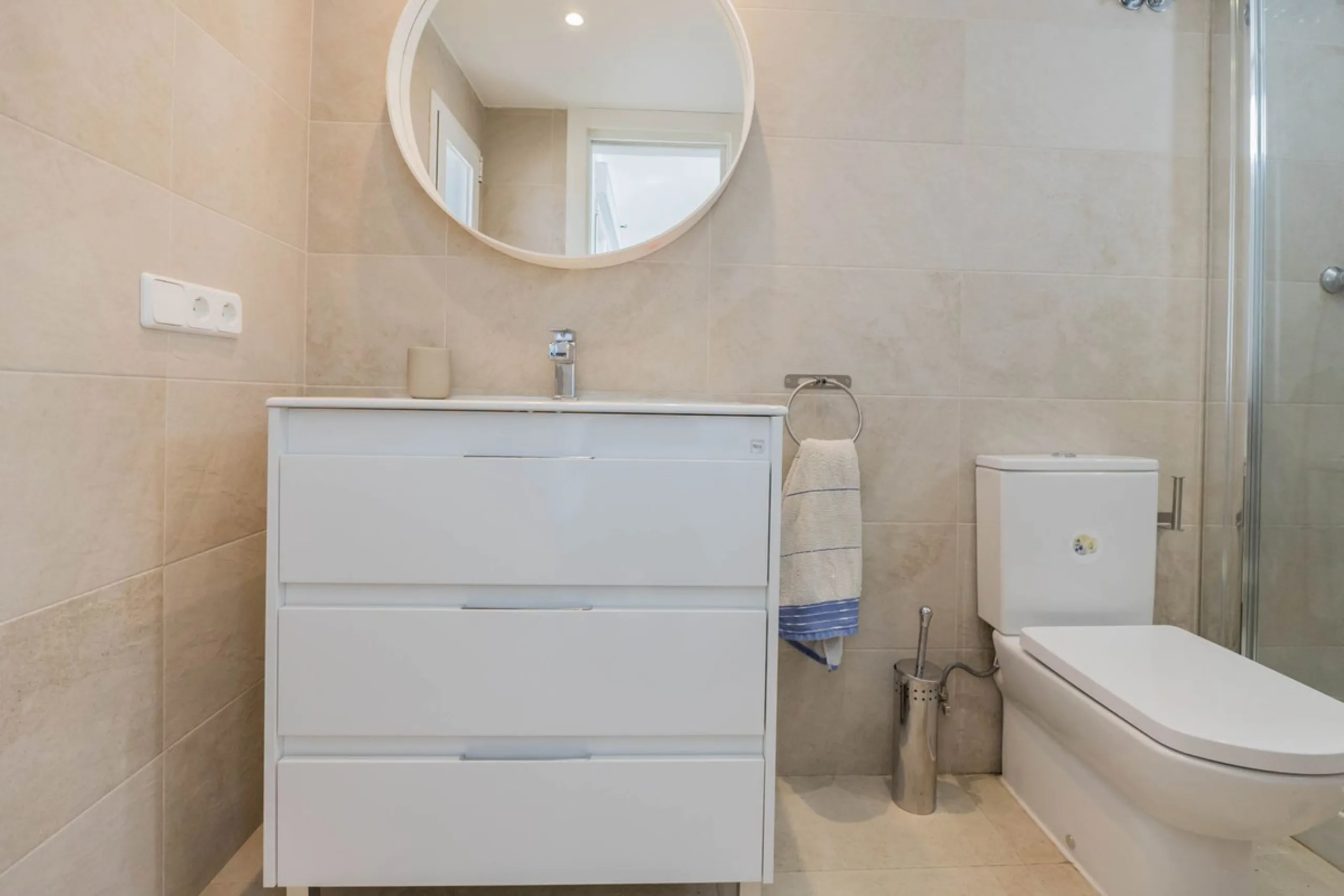 Semi-detached house on the second line of the beach in one of the most sought-after areas of Calahonda, within the municipality of Mijas.