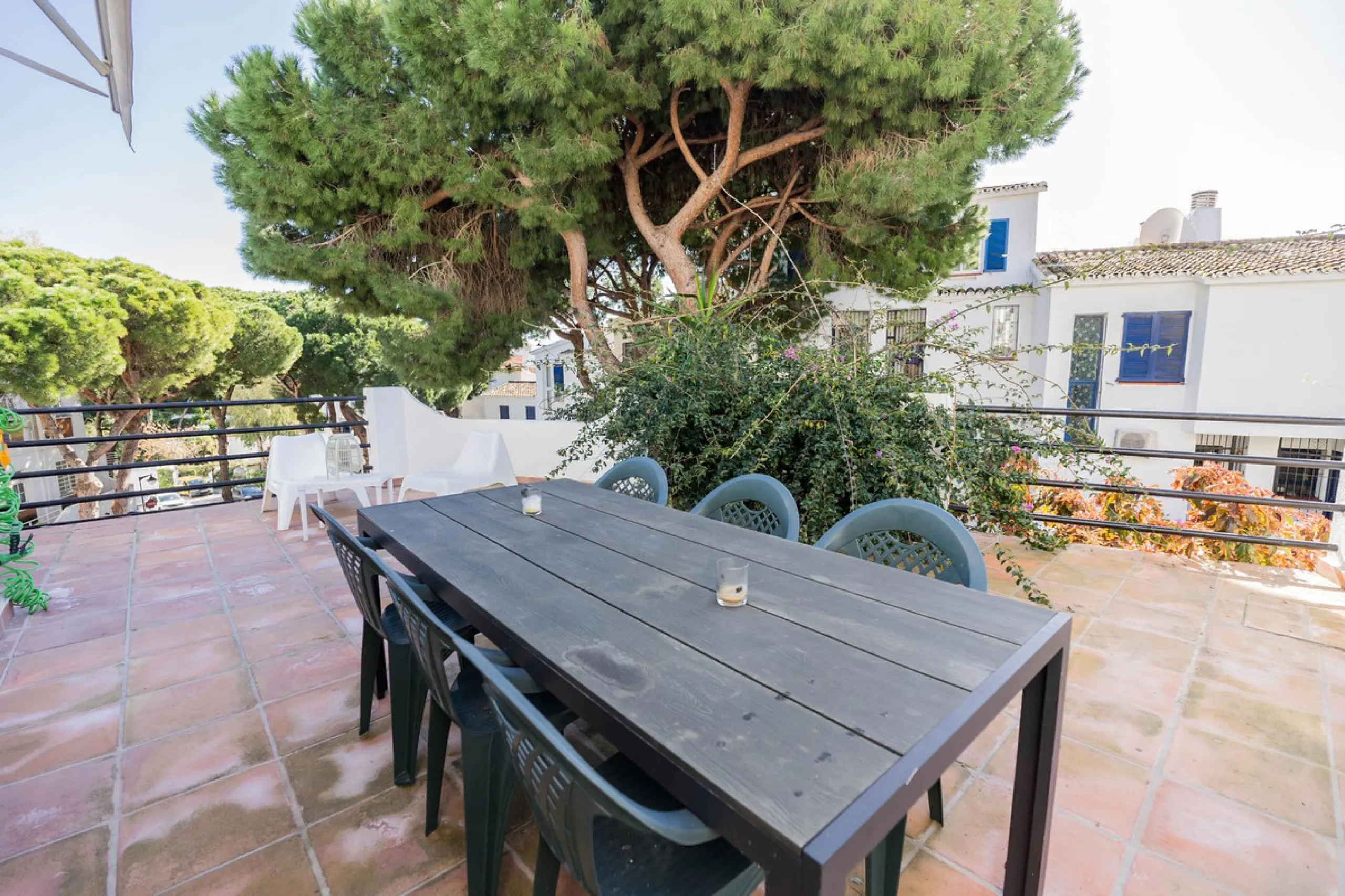 Semi-detached house on the second line of the beach in one of the most sought-after areas of Calahonda, within the municipality of Mijas.
