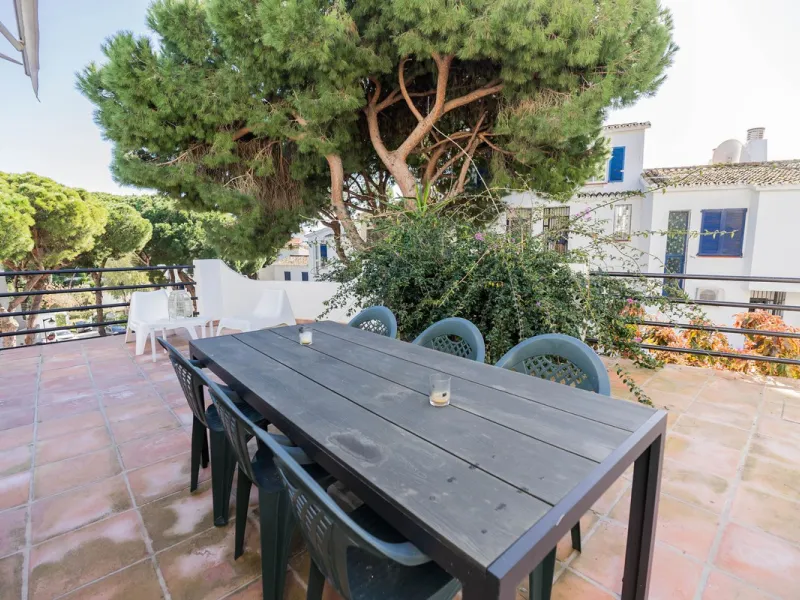 Semi-detached house on the second line of the beach in one of the most sought-after areas of Calahonda, within the municipality of Mijas.