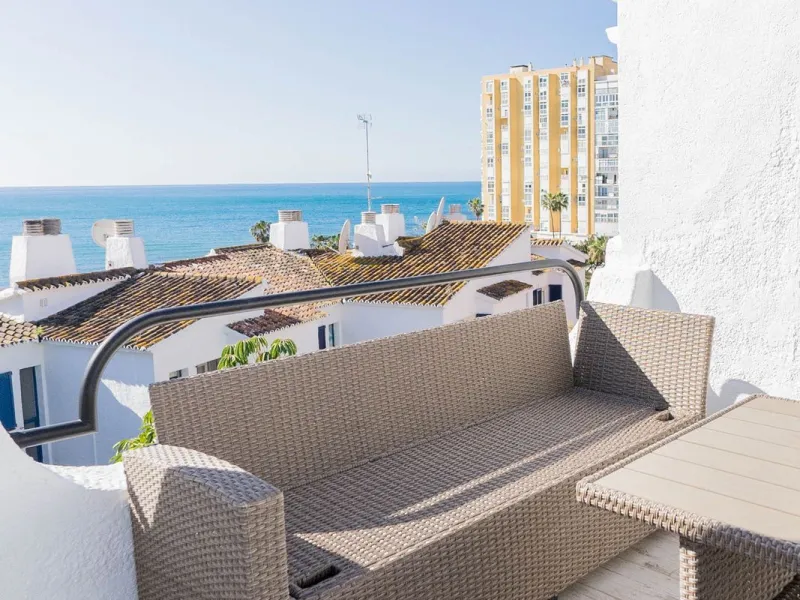 Semi-detached house on the second line of the beach in one of the most sought-after areas of Calahonda, within the municipality of Mijas.