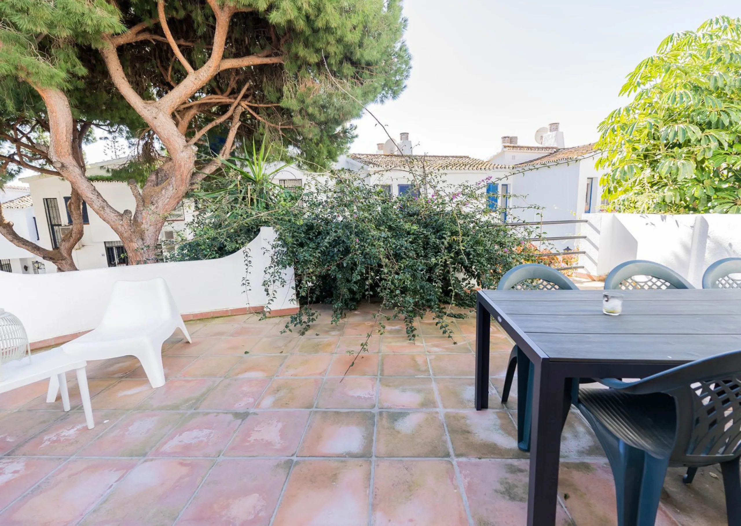 Semi-detached house on the second line of the beach in one of the most sought-after areas of Calahonda, within the municipality of Mijas.