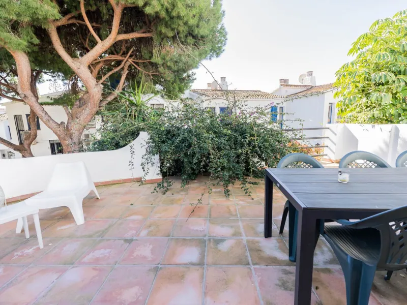 Semi-detached house on the second line of the beach in one of the most sought-after areas of Calahonda, within the municipality of Mijas.