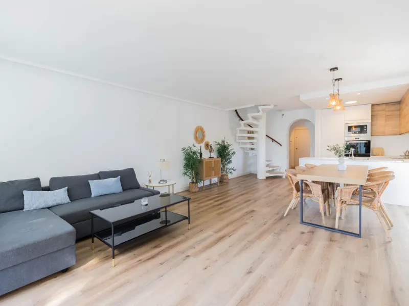 Semi-detached house on the second line of the beach in one of the most sought-after areas of Calahonda, within the municipality of Mijas.