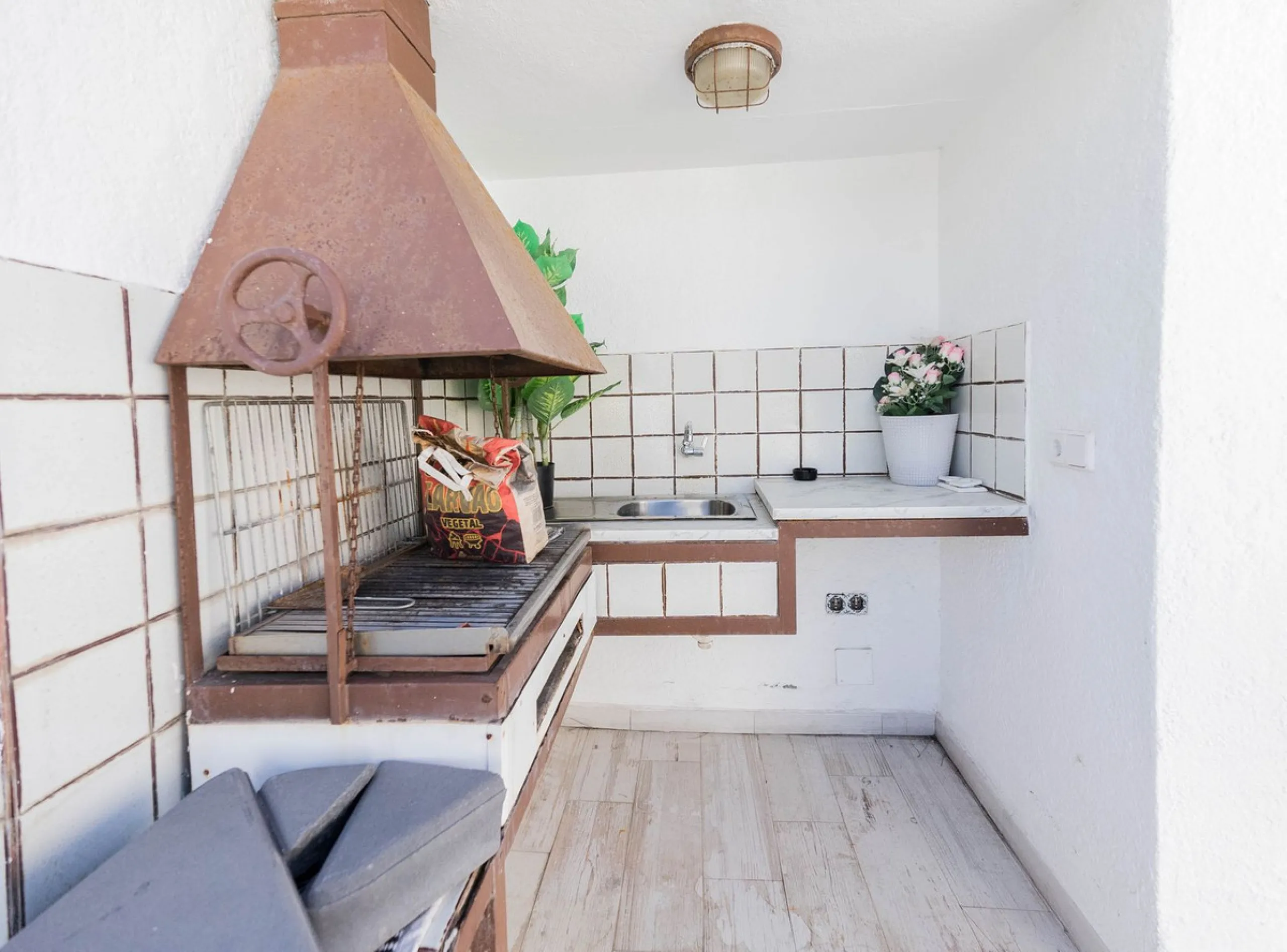 Semi-detached house on the second line of the beach in one of the most sought-after areas of Calahonda, within the municipality of Mijas.