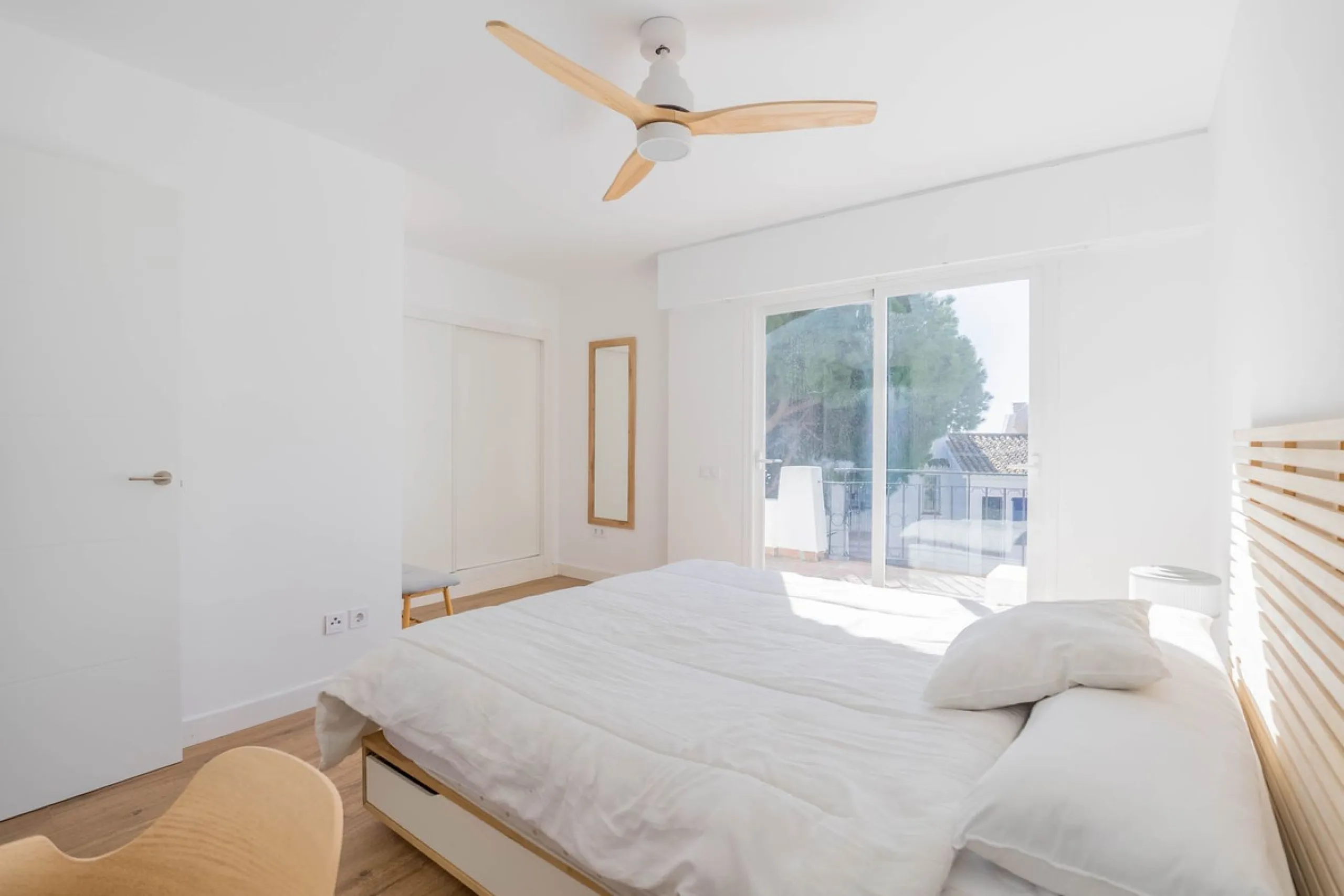Semi-detached house on the second line of the beach in one of the most sought-after areas of Calahonda, within the municipality of Mijas.