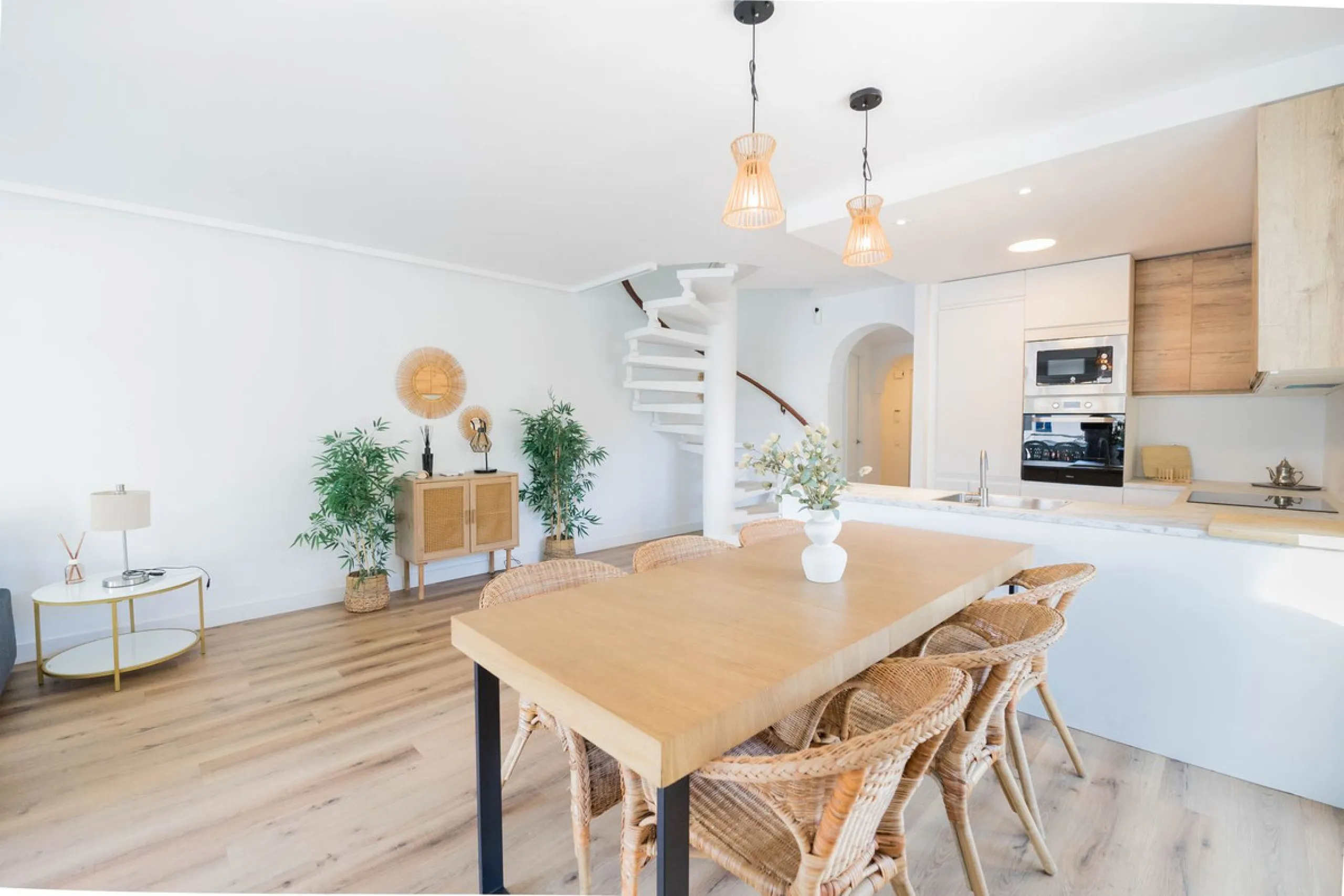 Semi-detached house on the second line of the beach in one of the most sought-after areas of Calahonda, within the municipality of Mijas.
