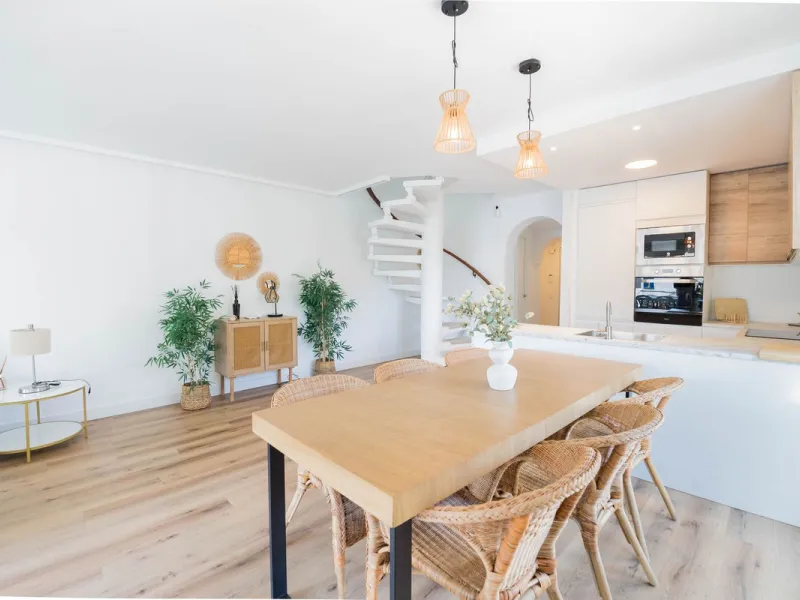 Semi-detached house on the second line of the beach in one of the most sought-after areas of Calahonda, within the municipality of Mijas.