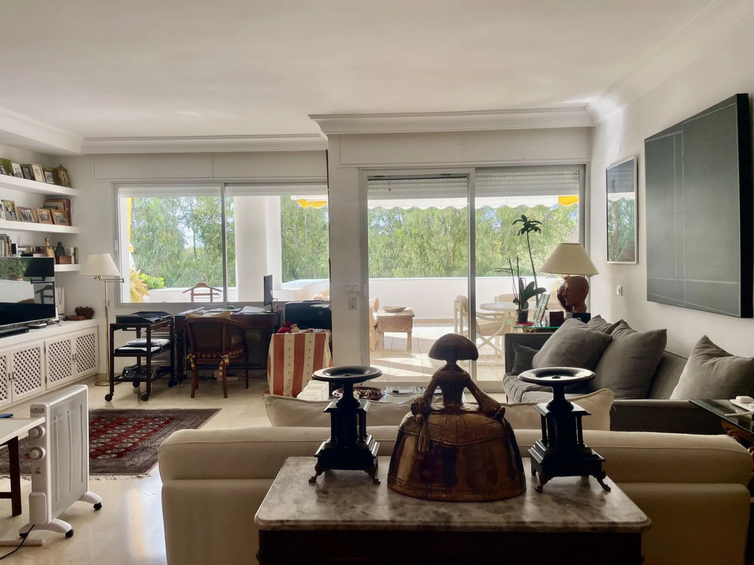 Apartment - Middle Floor Apartment в продаже в Marbella, Málaga. В доме 2 спален и 2 ванных комнат. Площадь дома 191 м²