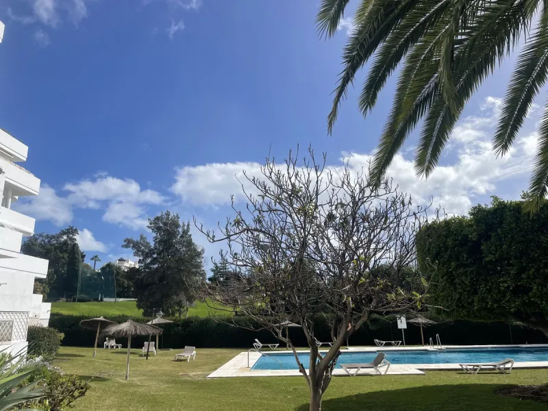 Apartment - Middle Floor Apartment в продаже в Marbella, Málaga. В доме 2 спален и 2 ванных комнат. Площадь дома 191 м²