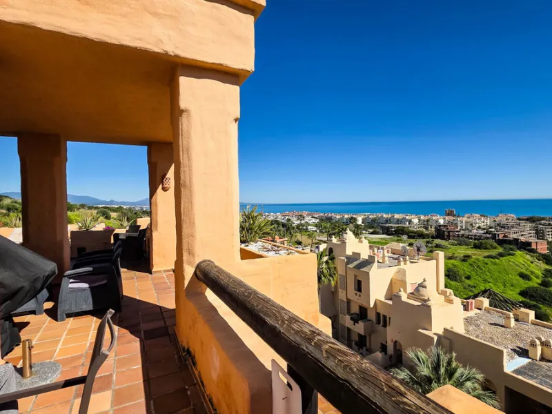 Positioned in a prime corner location within Phase 1 of a well-established development in La Duquesa, this penthouse offers panoramic sea views that truly define the property. From its elevated setting, the Mediterranean stretches across the horizon, crea
