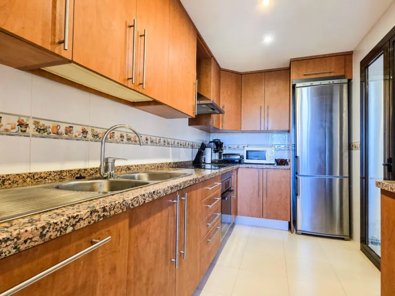 Positioned in a prime corner location within Phase 1 of a well-established development in La Duquesa, this penthouse offers panoramic sea views that truly define the property. From its elevated setting, the Mediterranean stretches across the horizon, crea