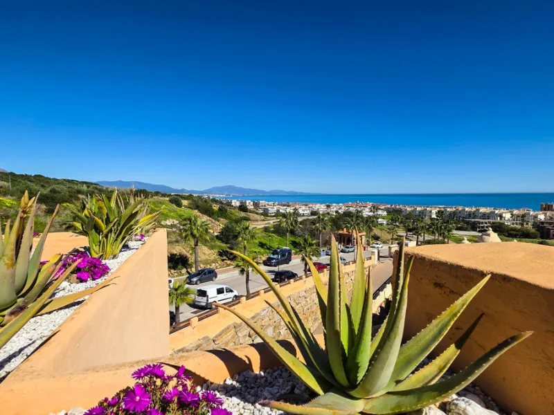Positioned in a prime corner location within Phase 1 of a well-established development in La Duquesa, this penthouse offers panoramic sea views that truly define the property. From its elevated setting, the Mediterranean stretches across the horizon, crea