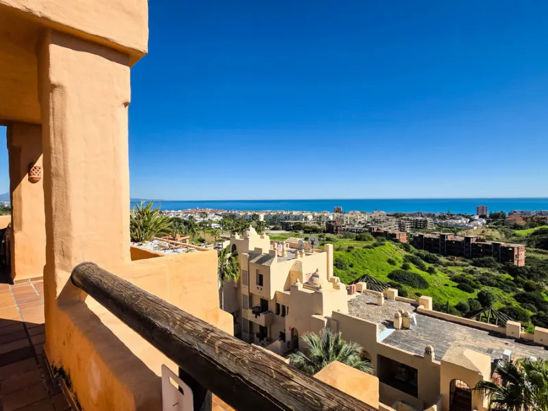Positioned in a prime corner location within Phase 1 of a well-established development in La Duquesa, this penthouse offers panoramic sea views that truly define the property. From its elevated setting, the Mediterranean stretches across the horizon, crea