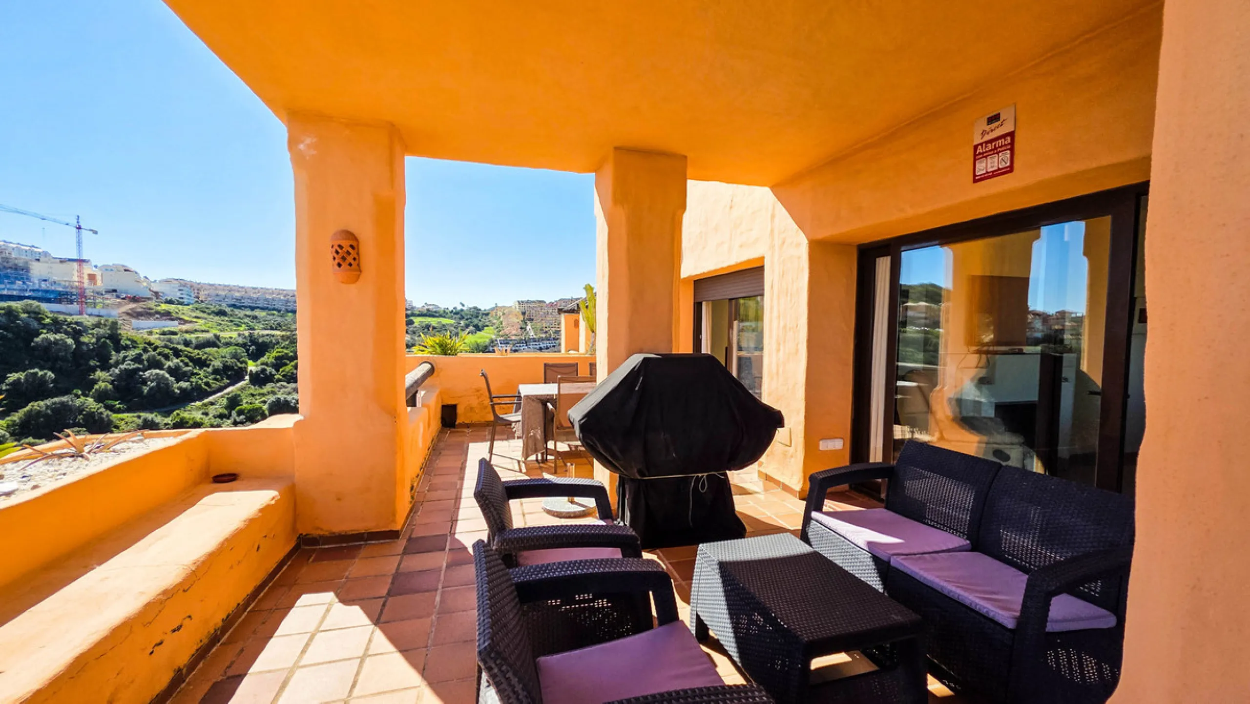 Positioned in a prime corner location within Phase 1 of a well-established development in La Duquesa, this penthouse offers panoramic sea views that truly define the property. From its elevated setting, the Mediterranean stretches across the horizon, crea