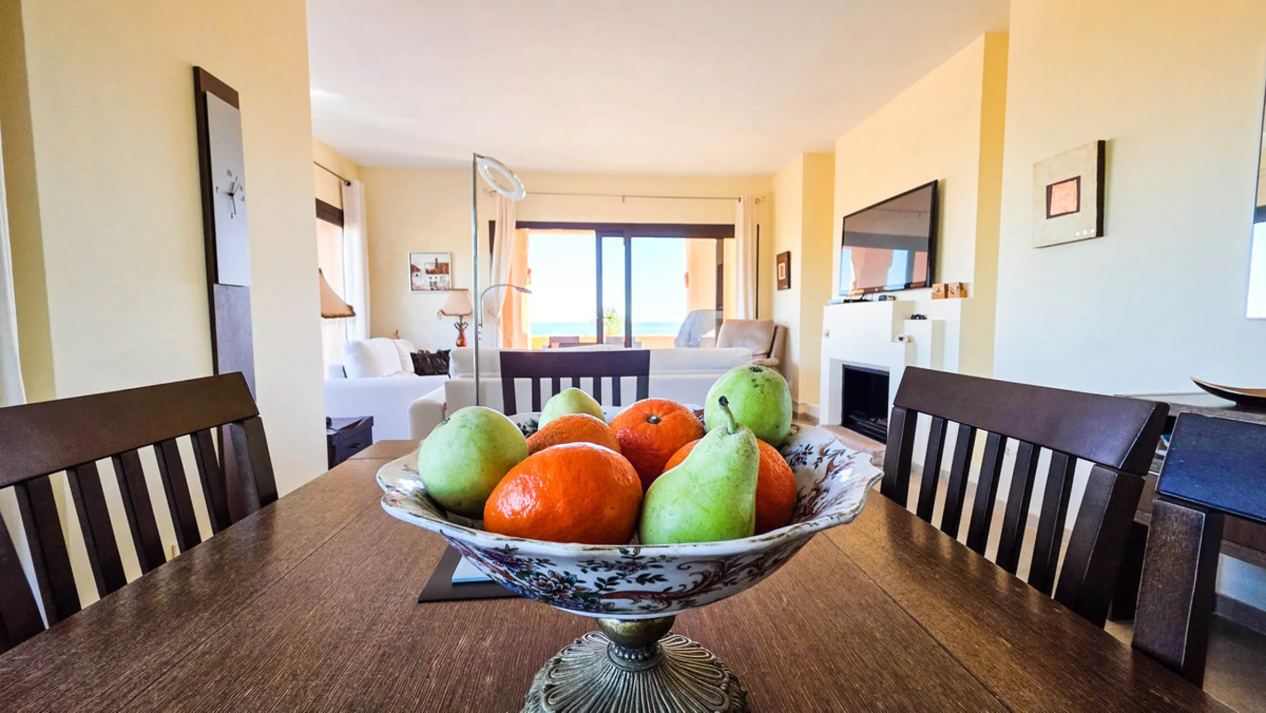Positioned in a prime corner location within Phase 1 of a well-established development in La Duquesa, this penthouse offers panoramic sea views that truly define the property. From its elevated setting, the Mediterranean stretches across the horizon, crea