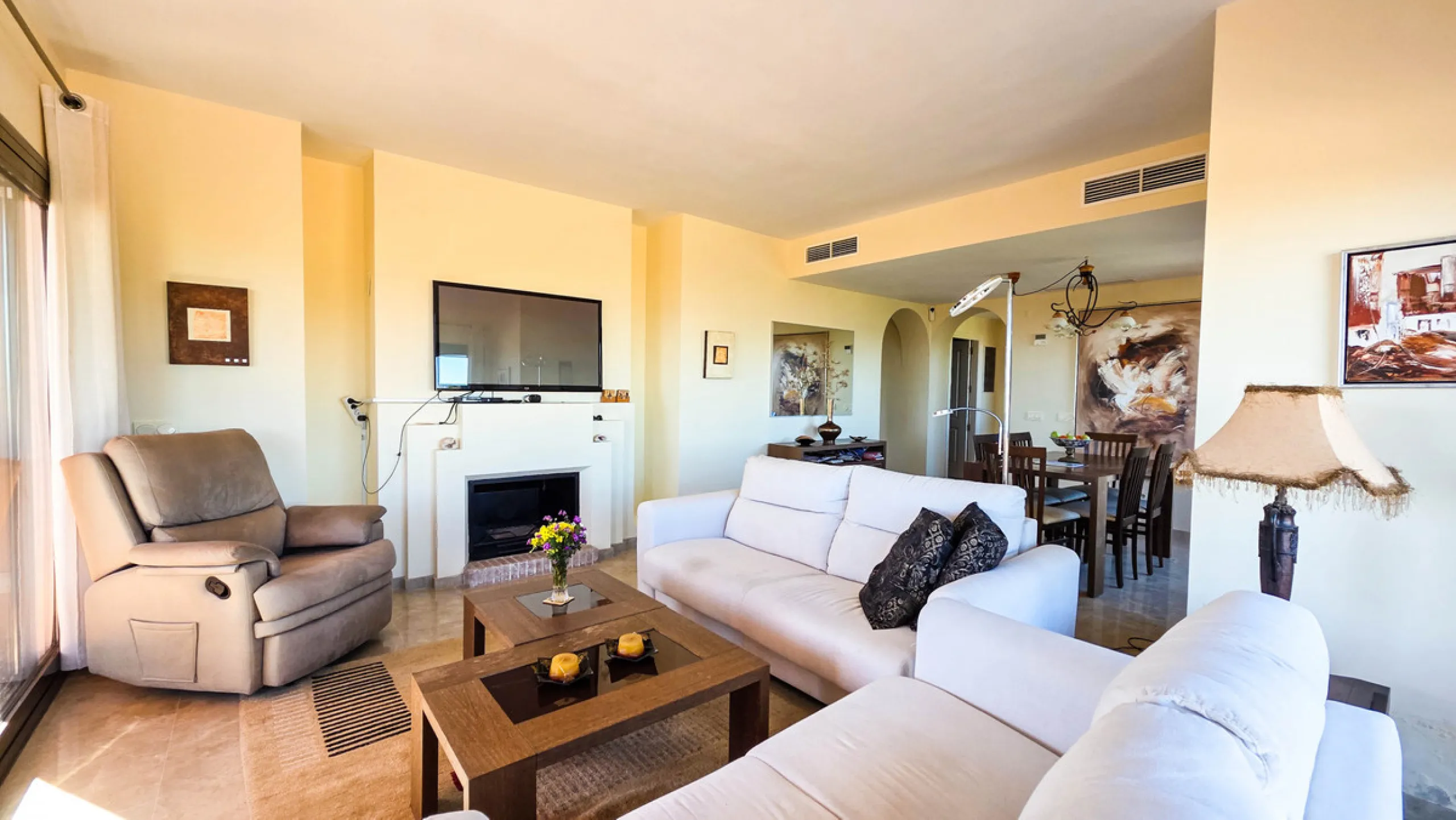 Positioned in a prime corner location within Phase 1 of a well-established development in La Duquesa, this penthouse offers panoramic sea views that truly define the property. From its elevated setting, the Mediterranean stretches across the horizon, crea