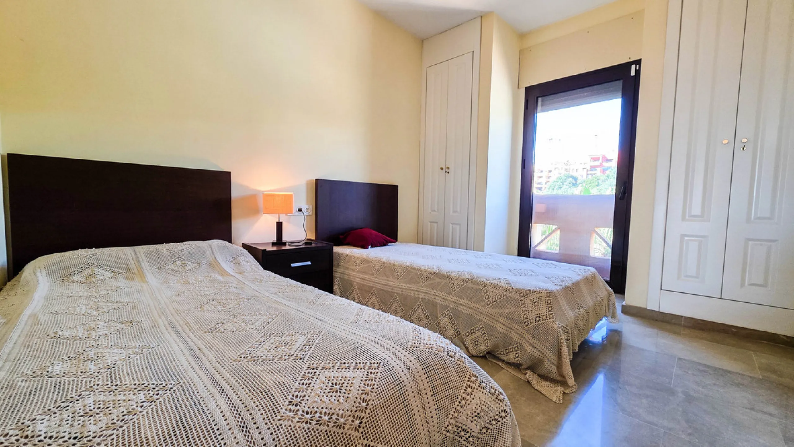 Positioned in a prime corner location within Phase 1 of a well-established development in La Duquesa, this penthouse offers panoramic sea views that truly define the property. From its elevated setting, the Mediterranean stretches across the horizon, crea