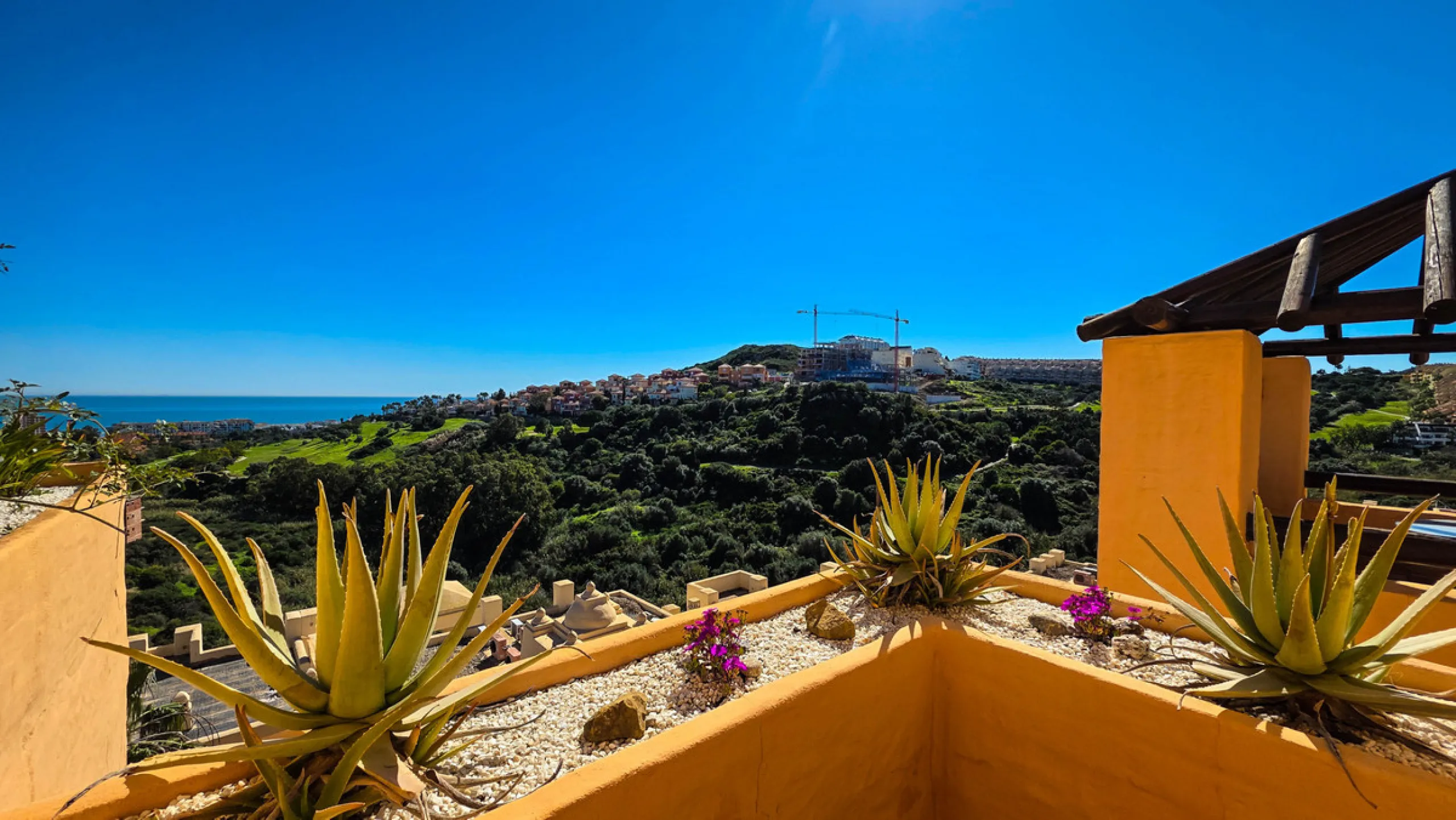 Positioned in a prime corner location within Phase 1 of a well-established development in La Duquesa, this penthouse offers panoramic sea views that truly define the property. From its elevated setting, the Mediterranean stretches across the horizon, crea