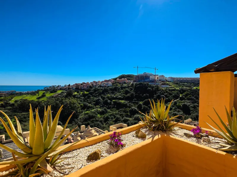 Positioned in a prime corner location within Phase 1 of a well-established development in La Duquesa, this penthouse offers panoramic sea views that truly define the property. From its elevated setting, the Mediterranean stretches across the horizon, crea